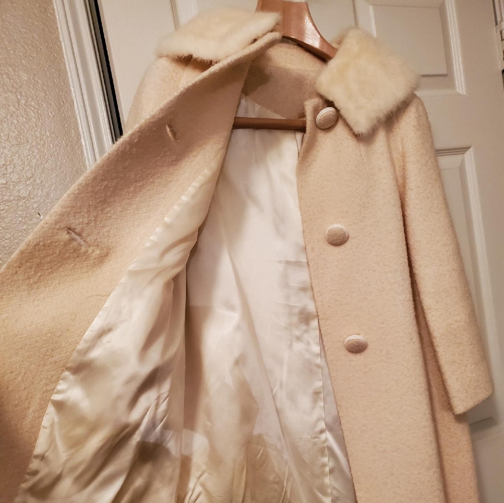 Large Full length Cream peacoat with faux fur